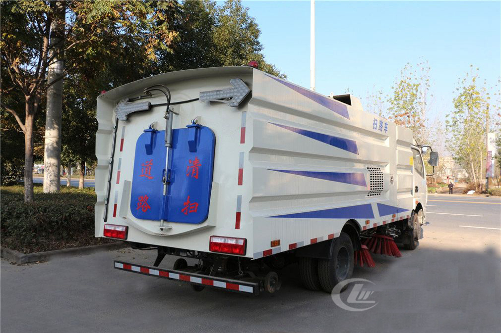 不上牌2.5方水 5方塵東風(fēng)多利卡掃路車(chē)