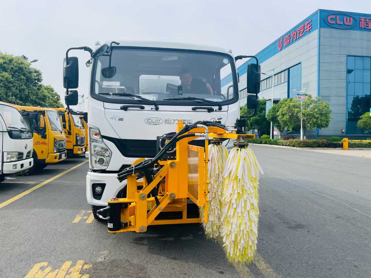 陜汽軒德X9護(hù)欄清洗車