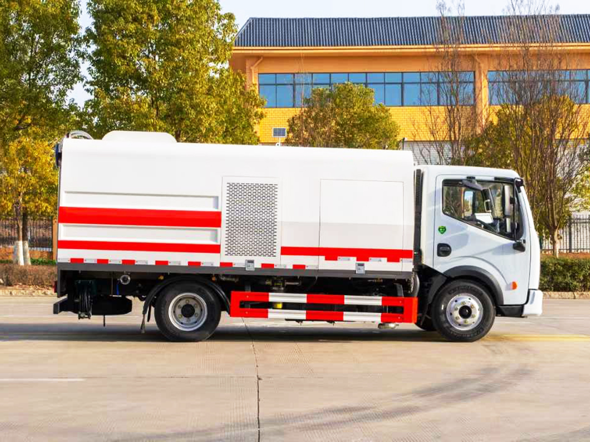 東風多利卡護欄清洗車